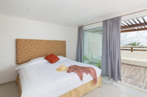Ideal PH with private jacuzzi and terrace close to the beach